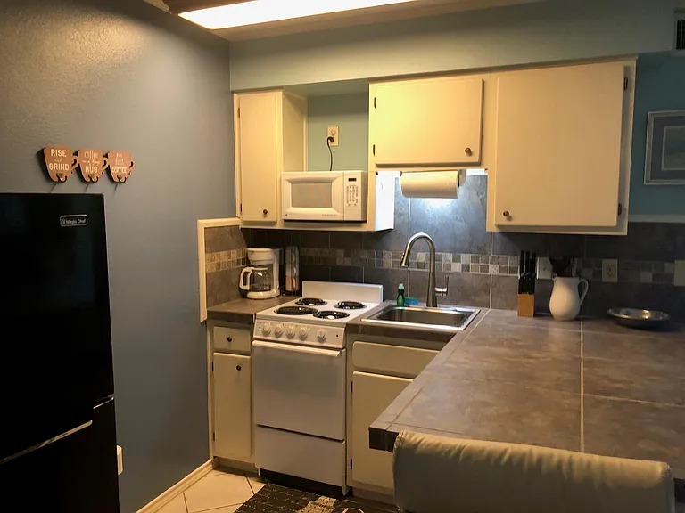 Parkview Dr — Photo 3