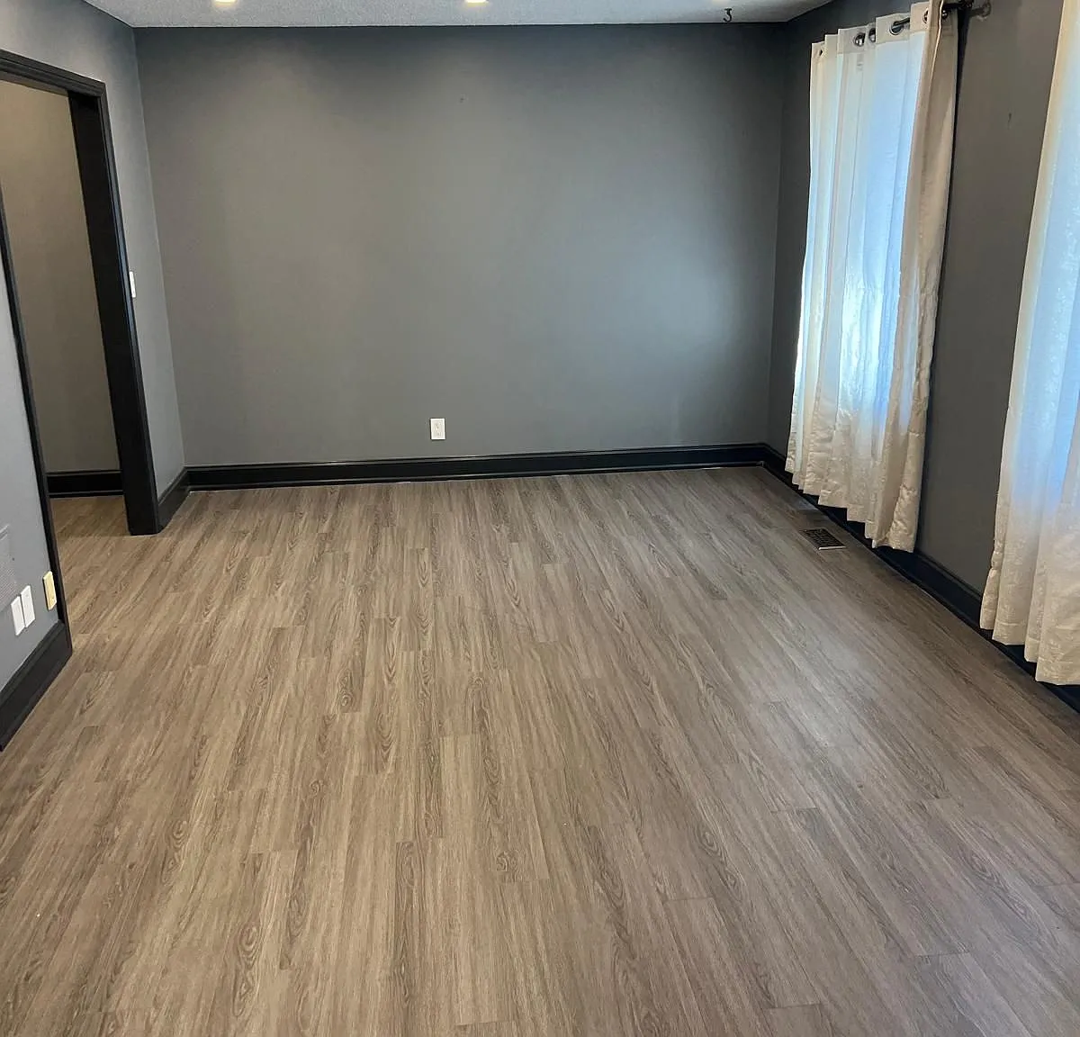 4 bed, $2,900 — Photo 2