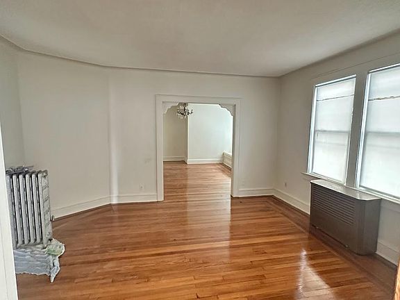 3rd image of 196-15A 119th Ave
