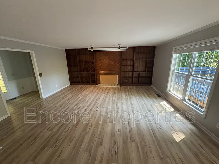 824 Hayden Ave — Photo 2