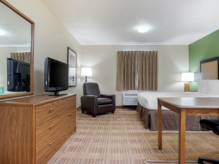 Studio Suite - 1 Queen Bed