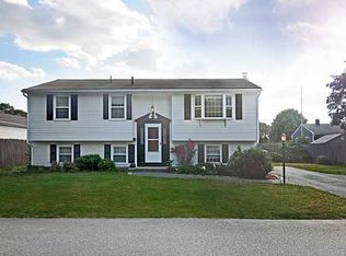 9 Lewis St, Warwick, RI 02886