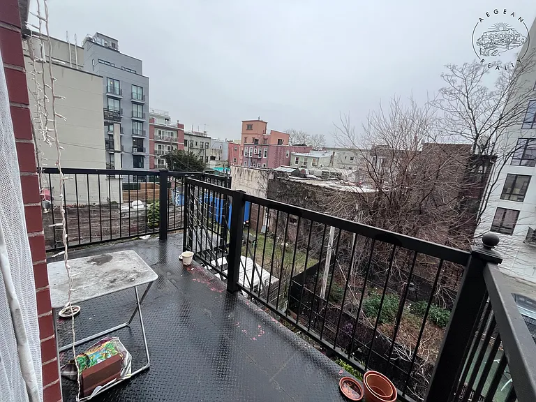 142 Richardson St #3R — Photo 7