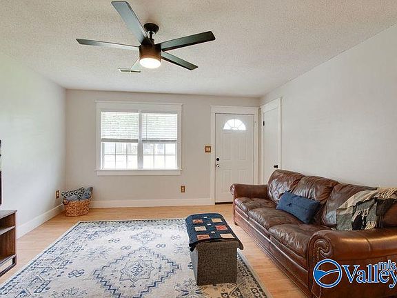 3rd image of 2448 Yorkshire Dr SW