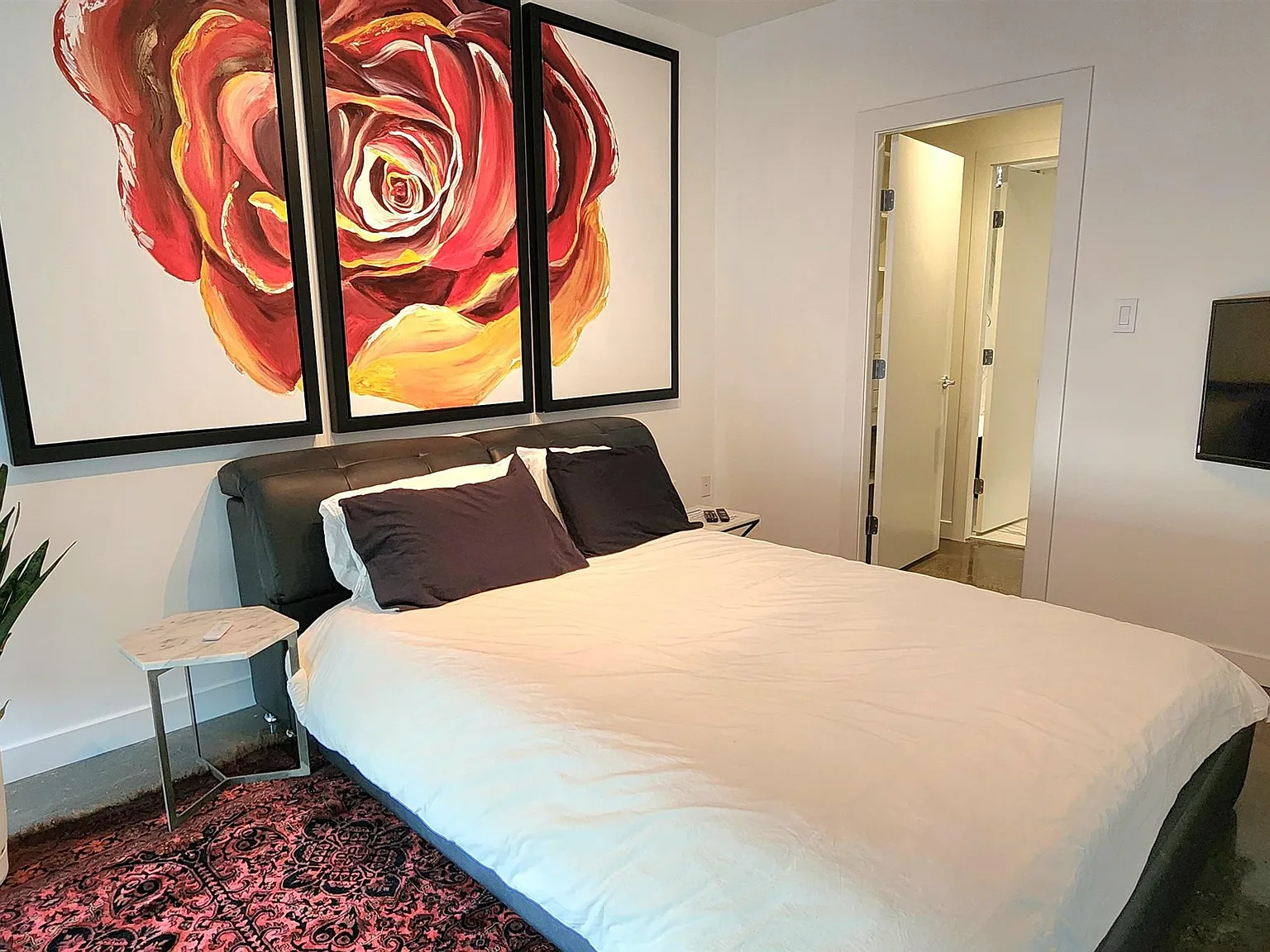 2 bed, 800 sqft, $4,370 — Photo 4