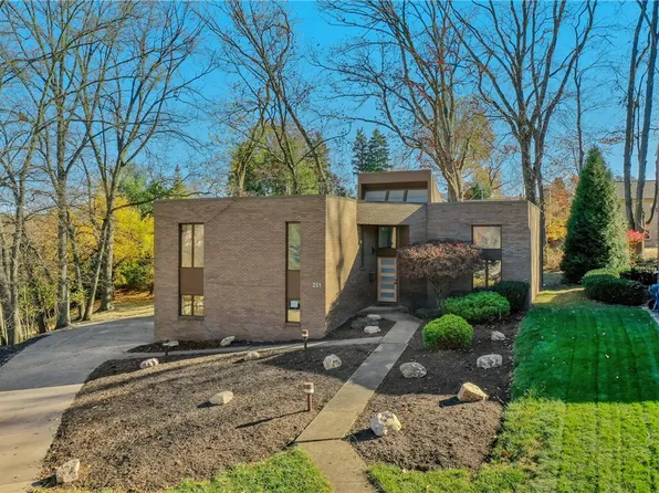 251 Twin Hills Dr, Pittsburgh, PA 15216