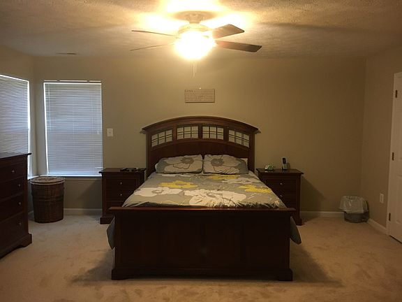 Master Bedroom (1 of 2)