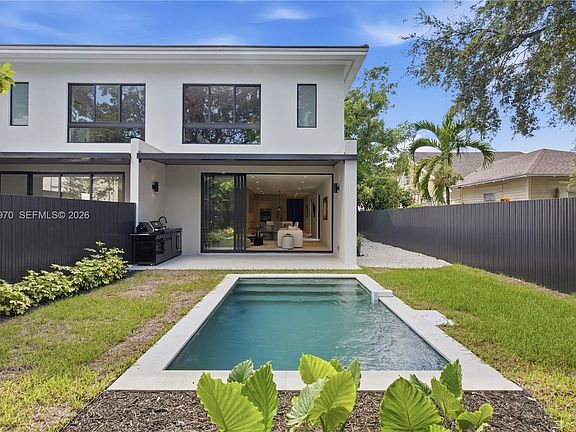 3rd image of 1017 SW 13th Ct