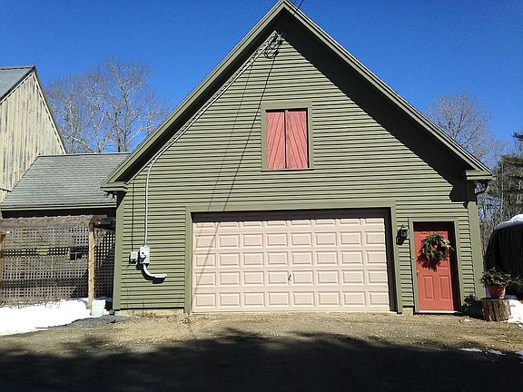 Garage, attached tackle shed