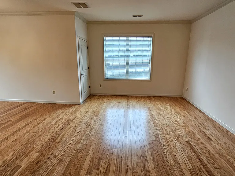 300 Canter Ct — Photo 5