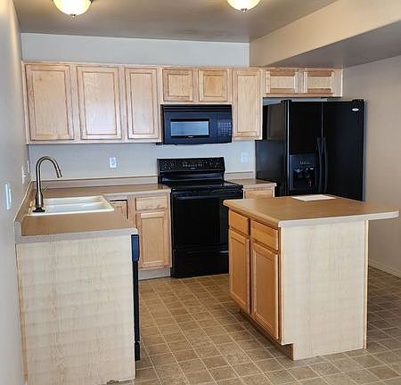 4th image of 146 Aparicio Dr