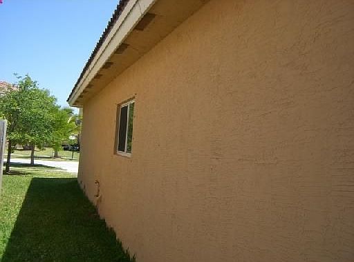 EXTERIOR SIDE