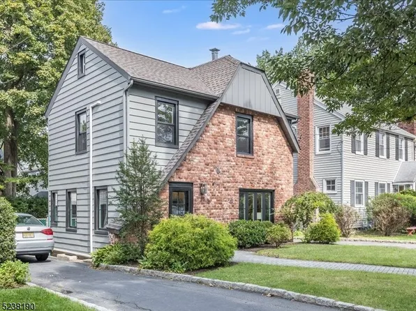 51 Overlook Ter, Bloomfield Twp., NJ 07003