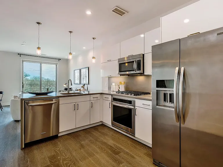 1350 Maryland Ave NE #401 — Photo 2