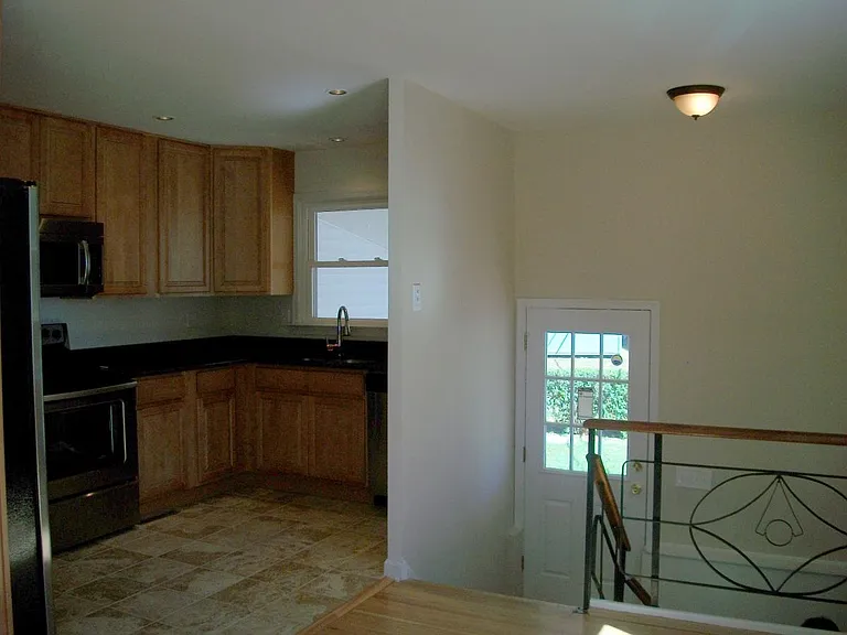 2421 Newell Dr — Photo 8