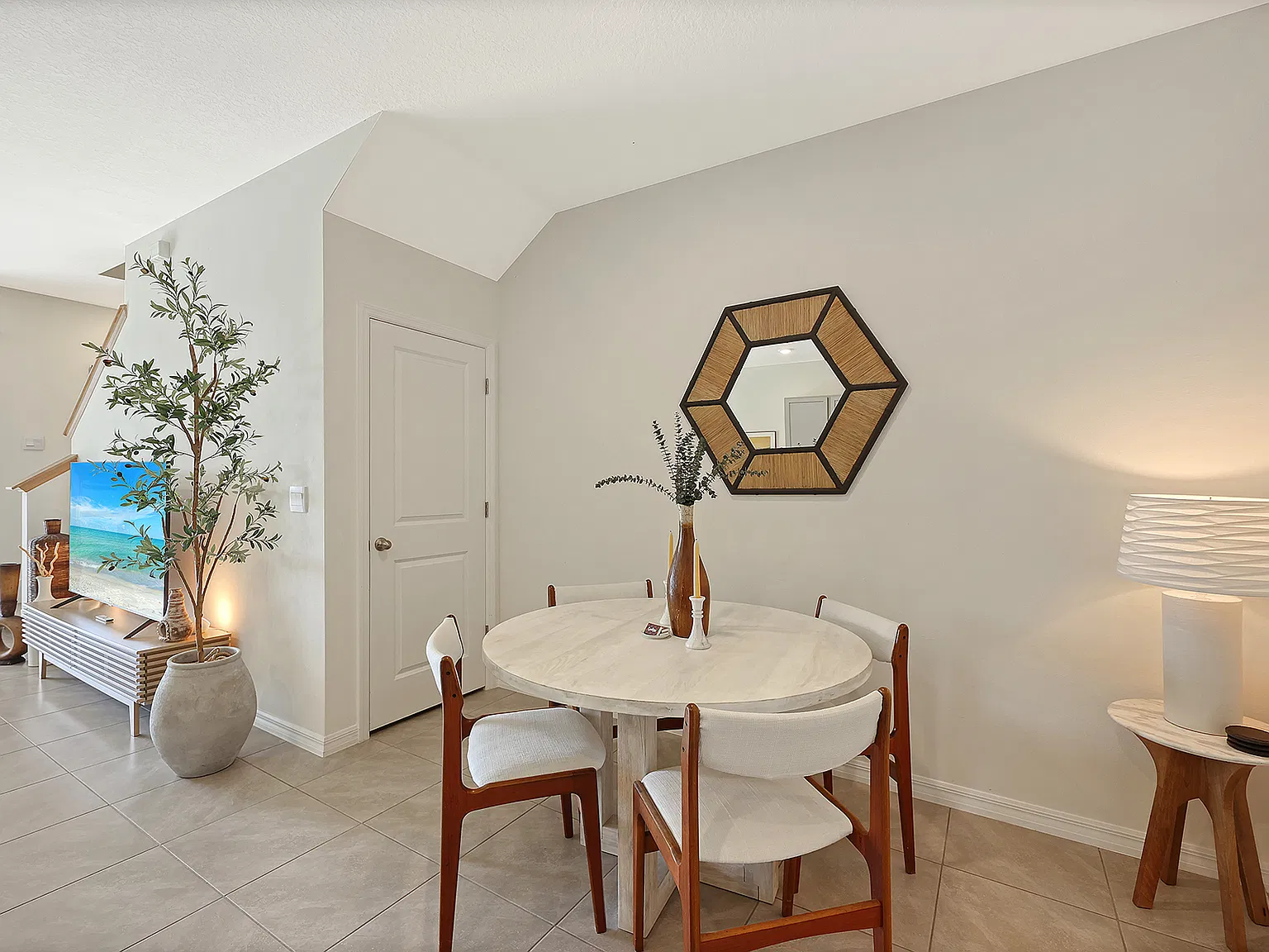3 bed, 2.5 bath, 1673 sqft, $2,700 — Photo 4