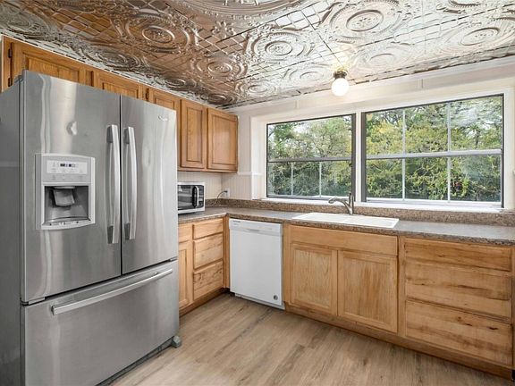 3rd image of 114 Fealy Rd