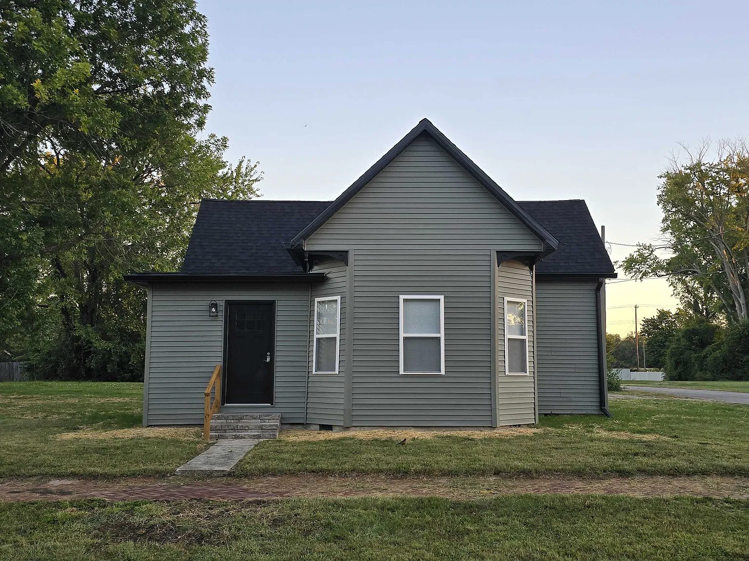 3 bed, 1250 sqft, $1,700 — Photo 1