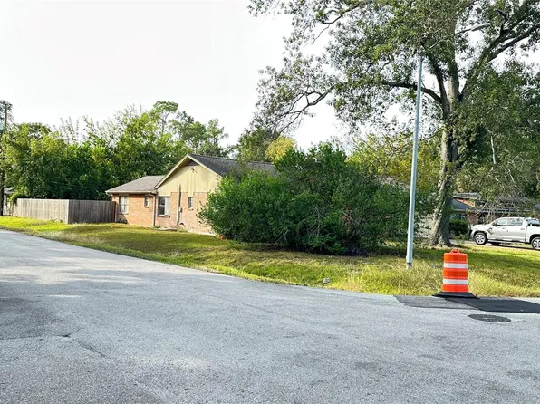 1801 Parana Dr, Houston, TX 77080