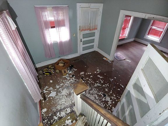 5th image of 130 Hope Ave