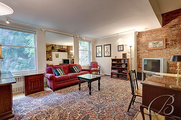 Sold by Bellmarc Realty | media 8