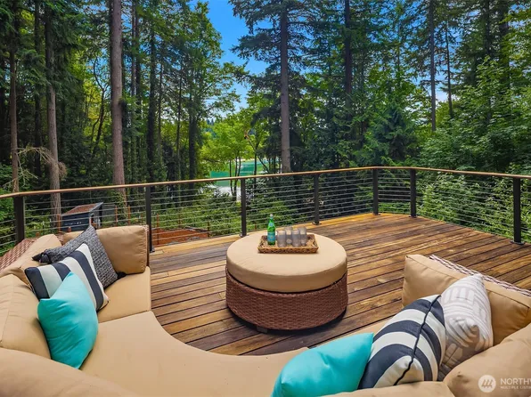 12640 Manzanita Road NE, Bainbridge Island, WA 98110