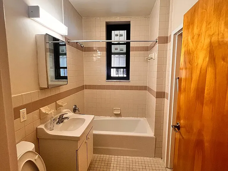 842 Park Pl #1W — Photo 9