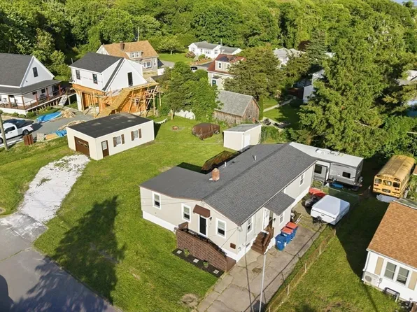 21 Golf St, Fairhaven, MA 02719