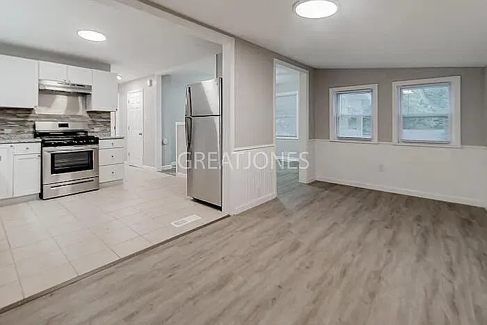 4 bed, 1.0 bath, 904 sqft, $1,475 — Photo 4