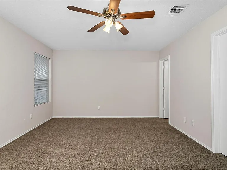 2152 Laughlin Rd — Photo 10