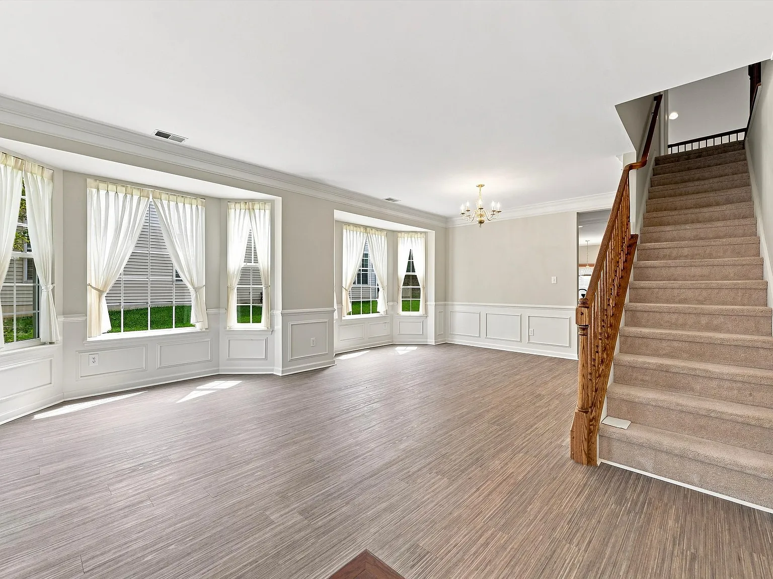 3 bed, 2.5 bath, 1918 sqft, $2,995 — Photo 2