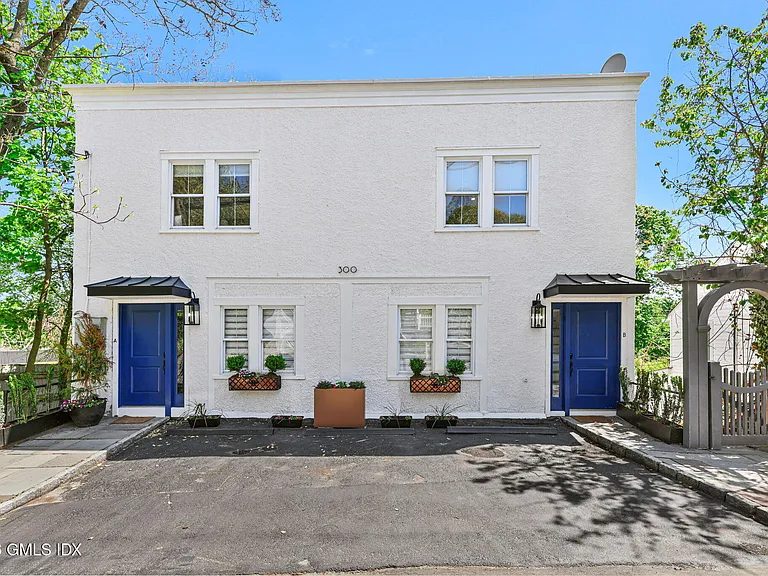 300RUC E Park Ave #B — Photo 1