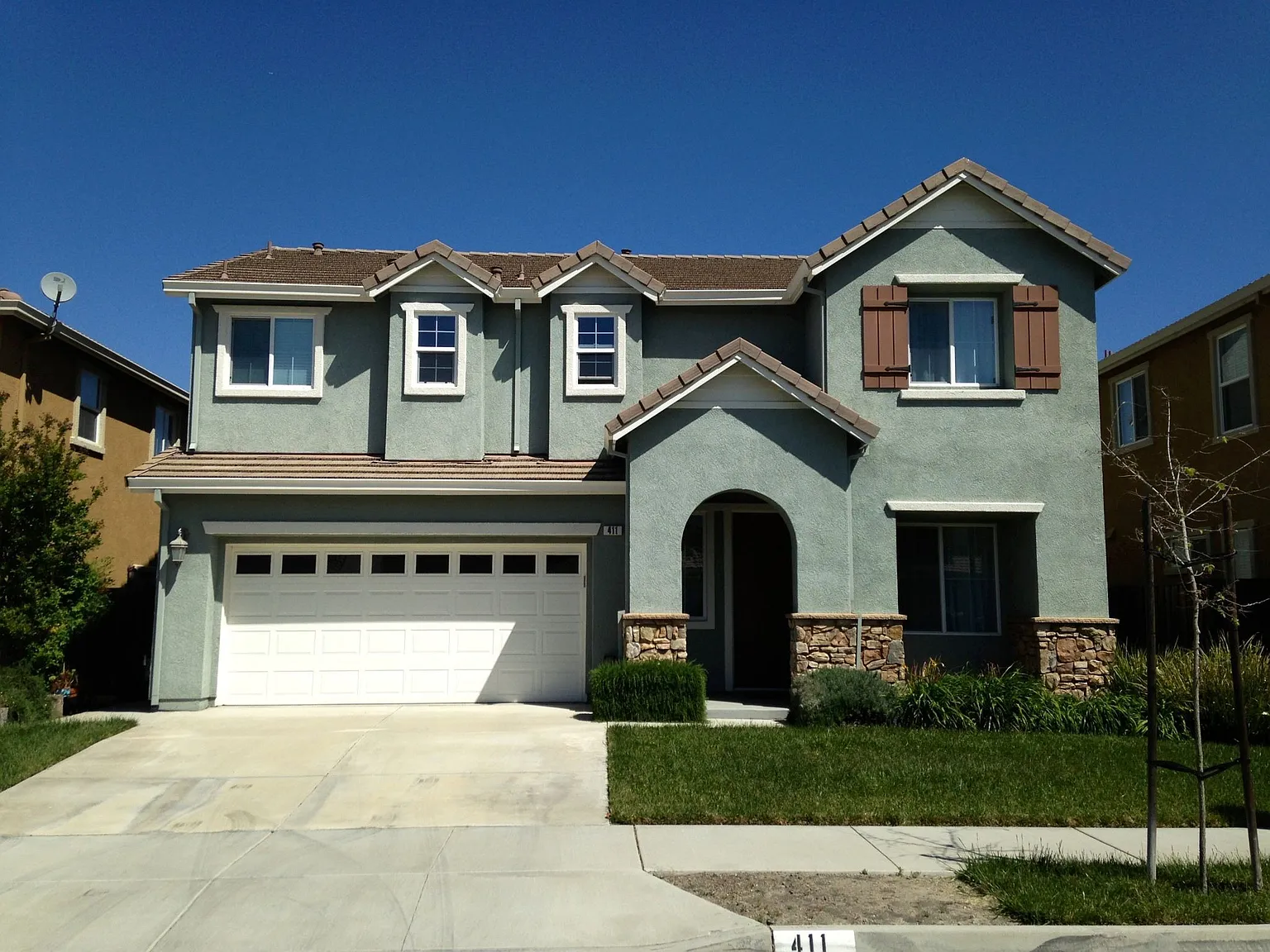 411 Americana Way photo 1