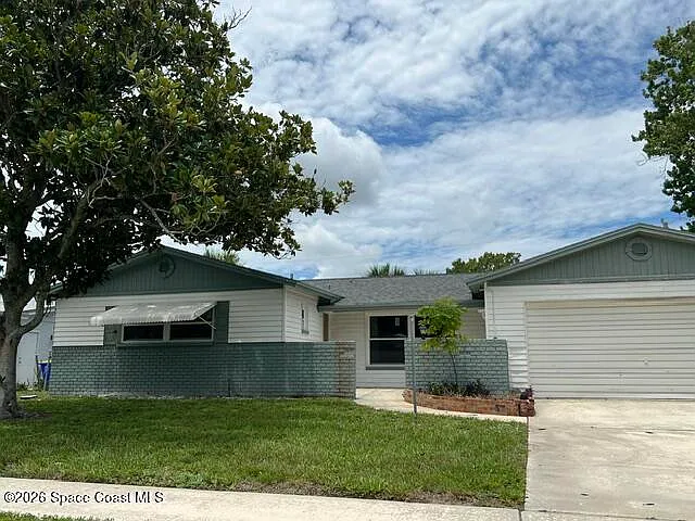 3 bed, 2.0 bath, 1482 sqft, $2,100 — Photo 1