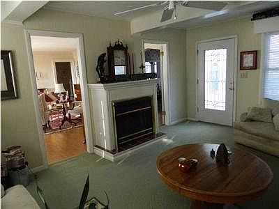 4th image of 215 S Palisades Dr