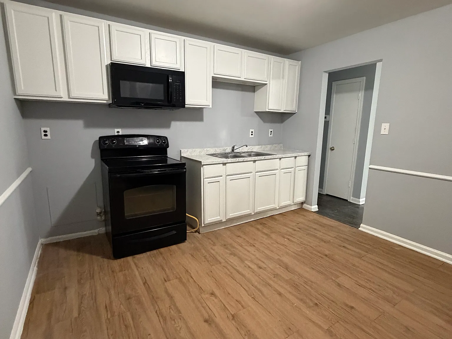 3 bed, 912 sqft, $1,800 — Photo 3