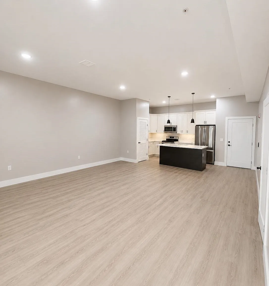 2 bed, 1.5 bath, 1100 sqft, $3,150 — Photo 2