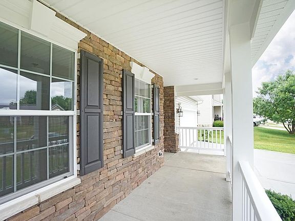 3rd image of 850 Greengate Dr