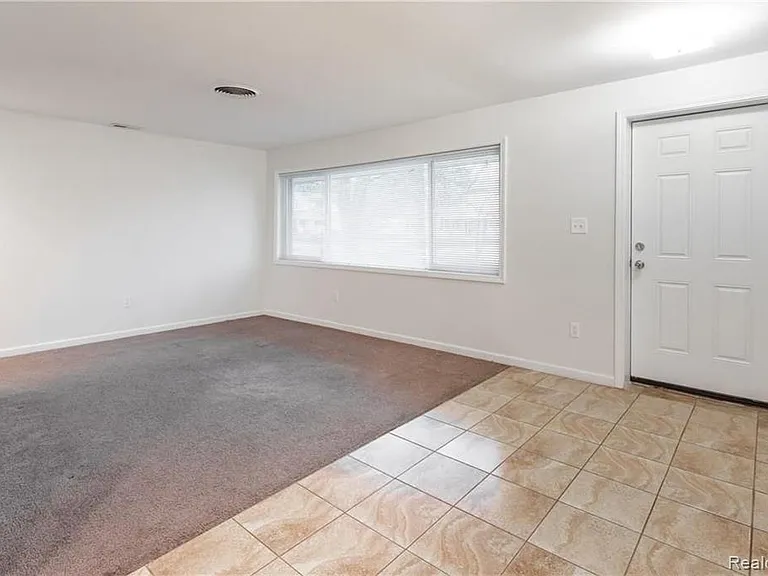 31733 Kathryn St — Photo 13