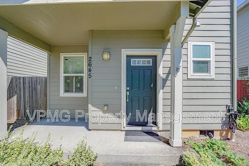 4 bed, 2.5 bath, 1849 sqft, $2,695 — Photo 3