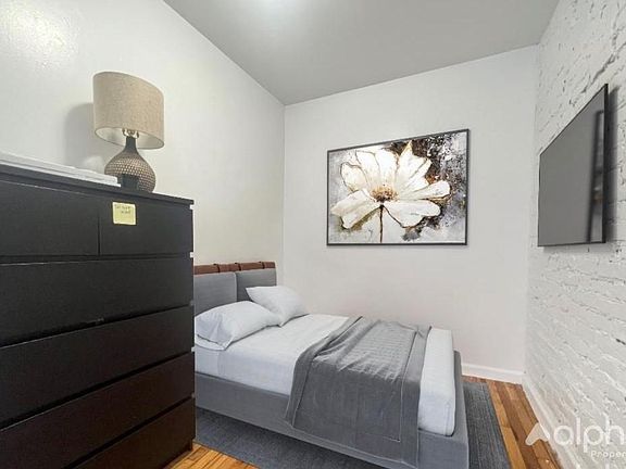 3rd image of 332 E 95th St APT 34