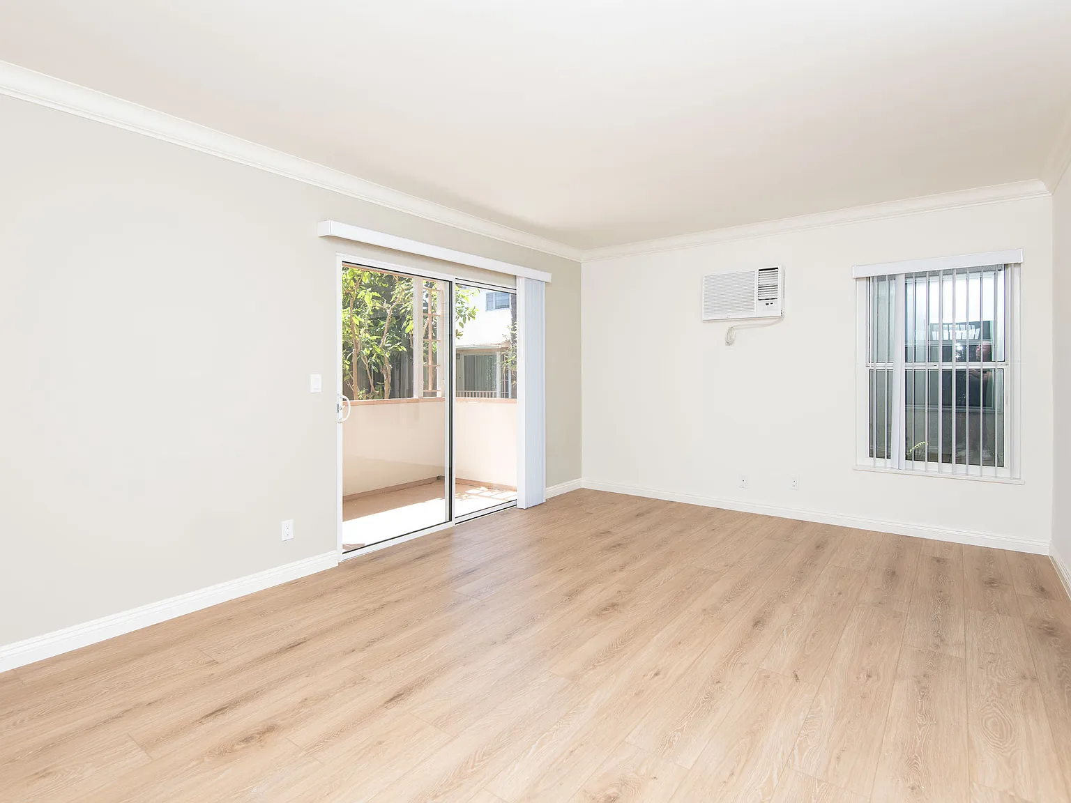 1 bed, 800 sqft, $2,450 — Photo 2