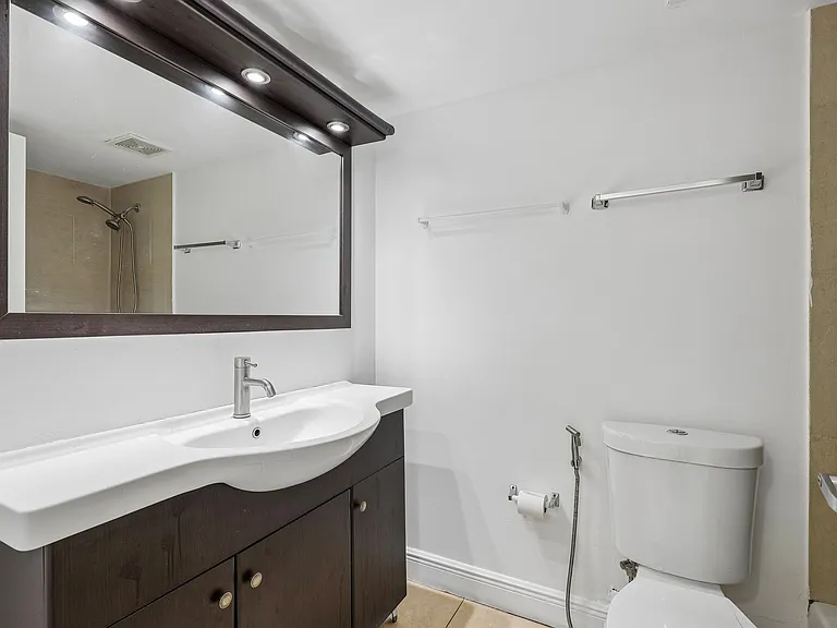 The Oaks Condominium — Photo 43