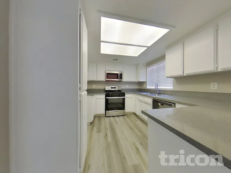 532 E Avenue J9 — Photo 5