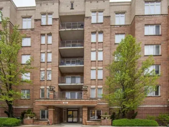 655 Perrie Dr, Elk Grove Village, IL