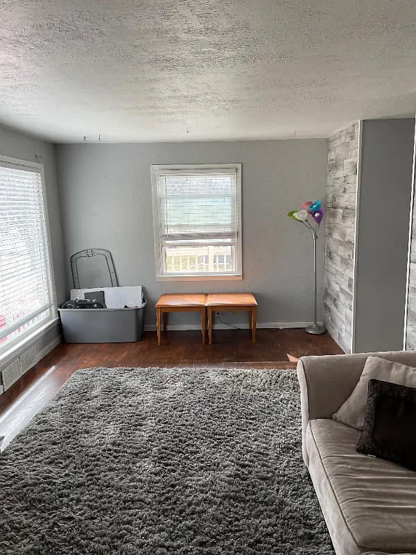 2 Bed 1 Bath Quiet 2 story unit — Photo 3