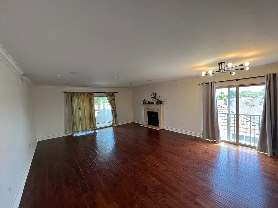1621 Barry Ave #301