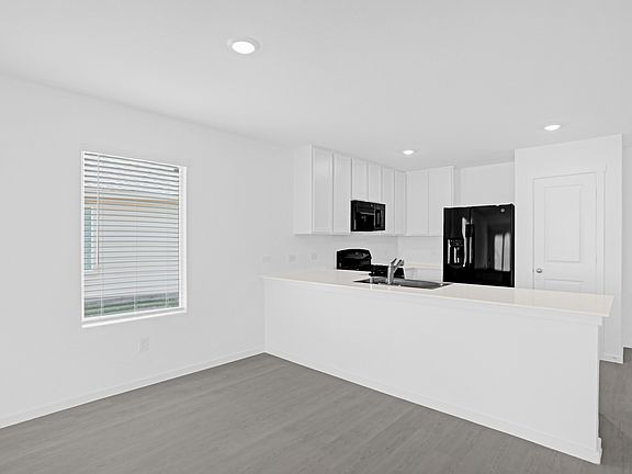2nd image of 723 Pawpaw Dr