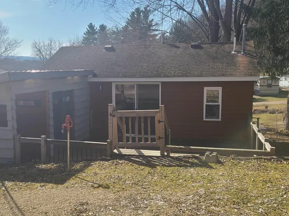 2360 Edwards Ln, Harpers Ferry, IA 52146