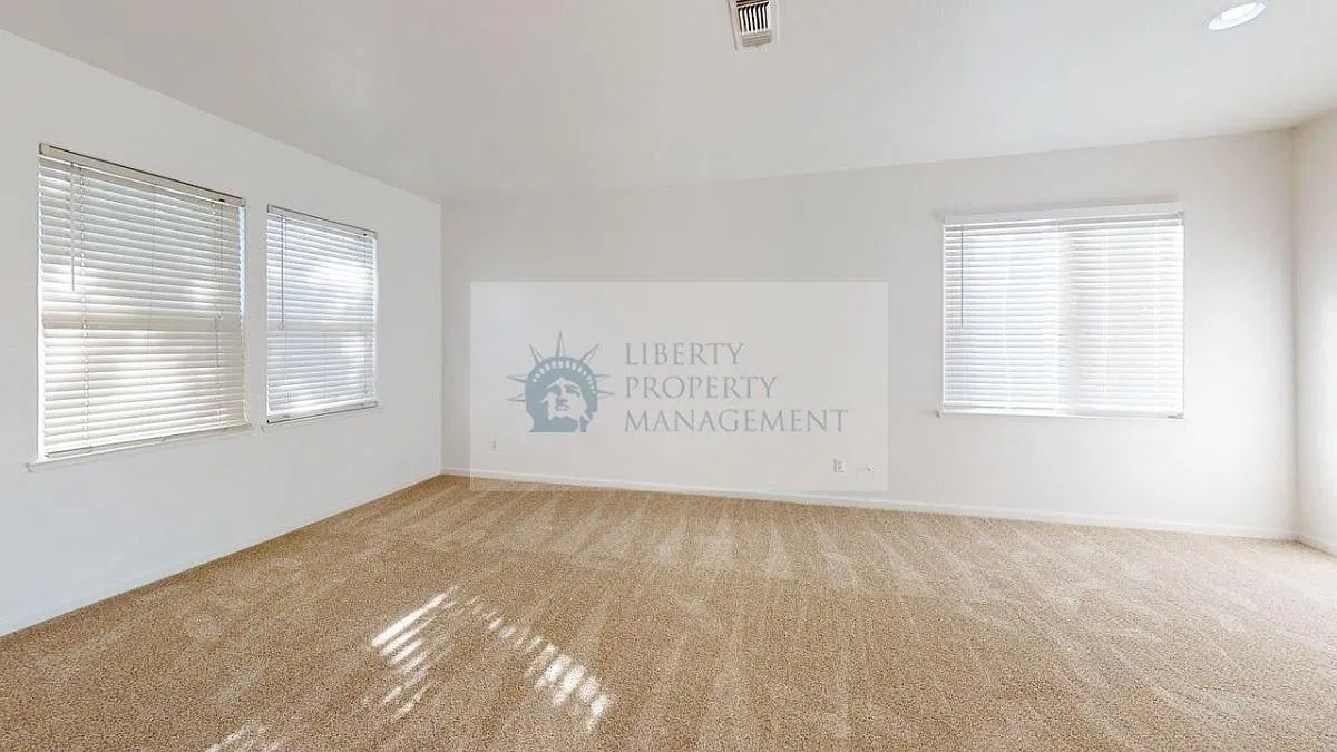 4 bed, 2.5 bath, 2428 sqft, $2,795 — Photo 3